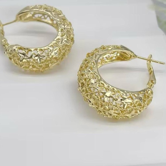 Small Gold Ornate Hollow Hoops & C Shape Necklace Set in Yellow Gold! - Picture 3 of 5